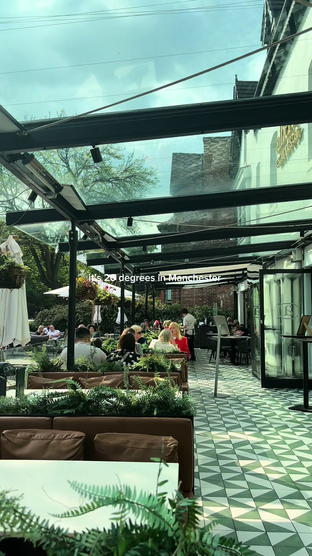 @AlbertsRestaurants