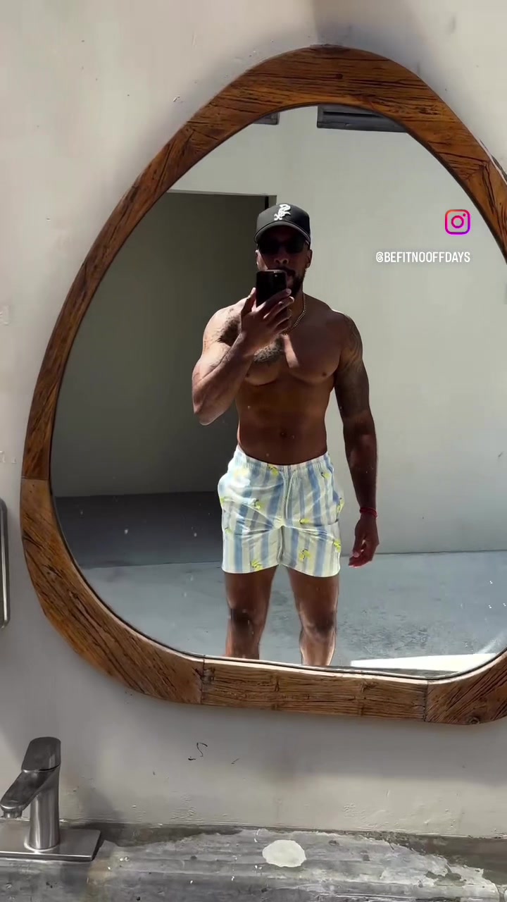 @taronecowan