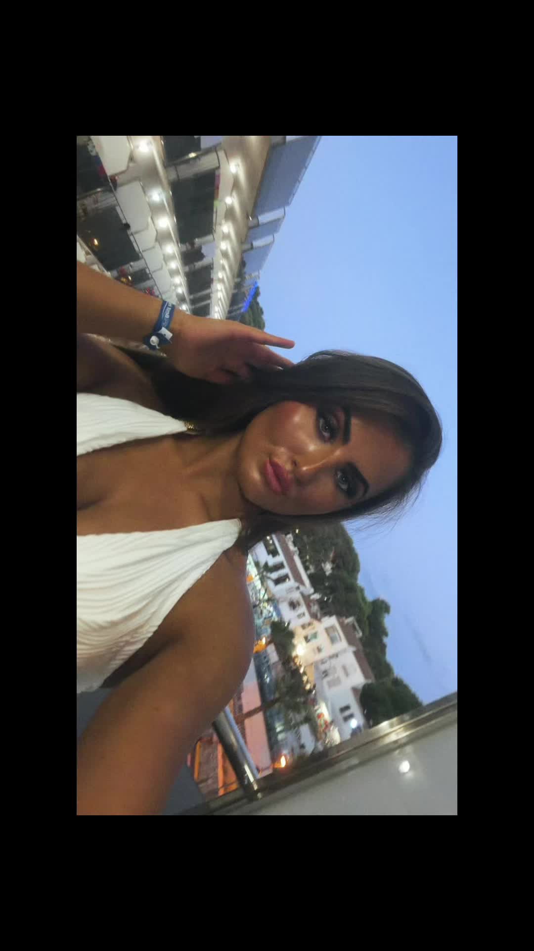 @caitlin02x