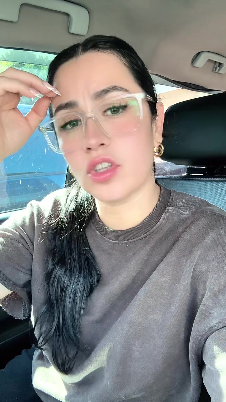 @Claudia 🖤