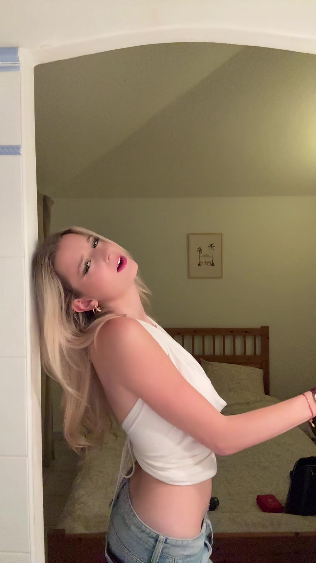 @𝐄𝐥𝐢𝐞