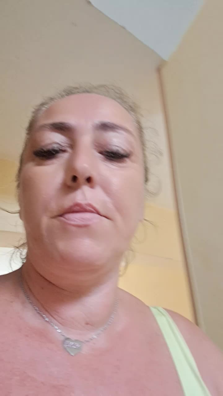 @Flora Guarino433