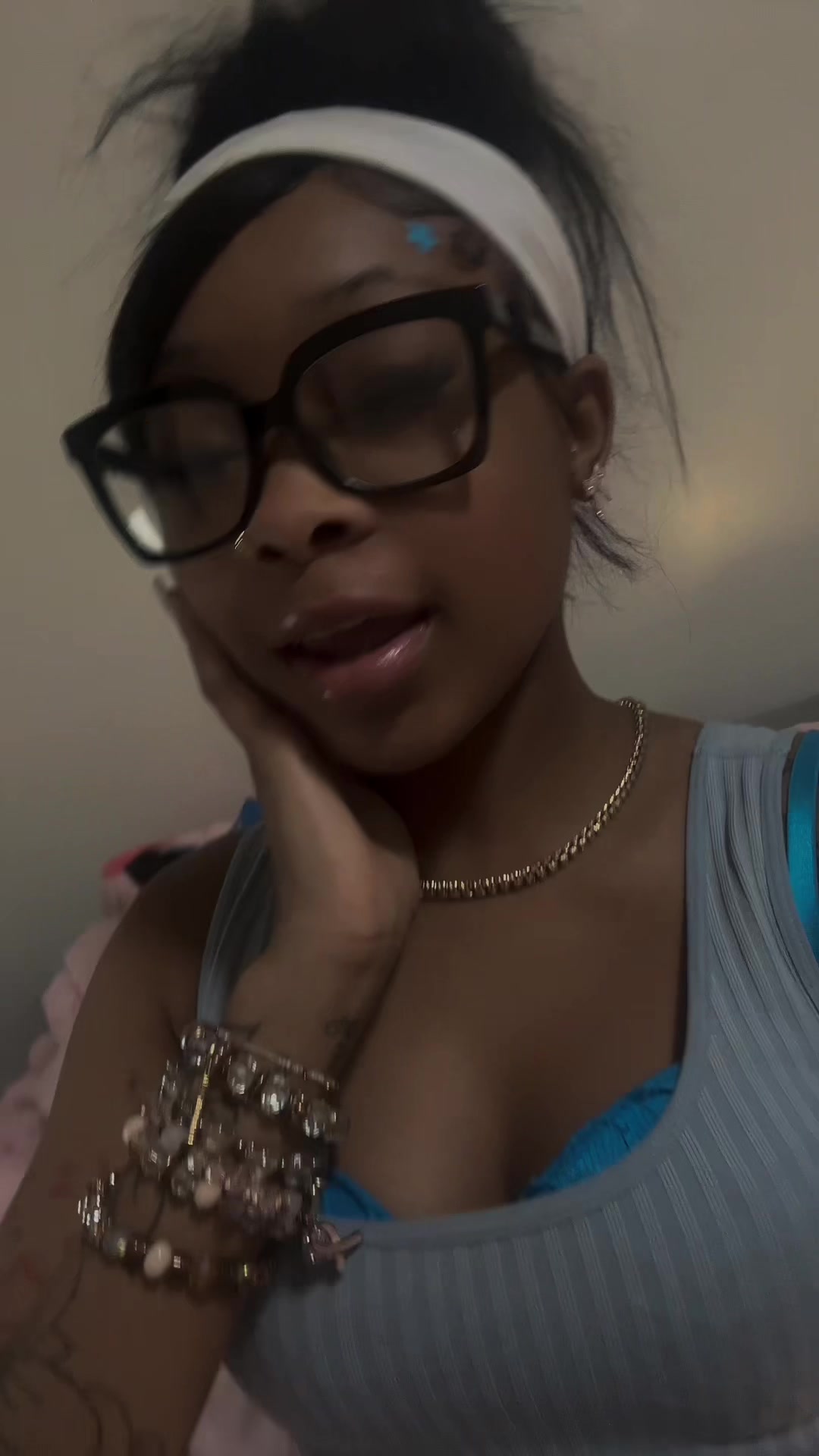 @_ms.h0lly_wood