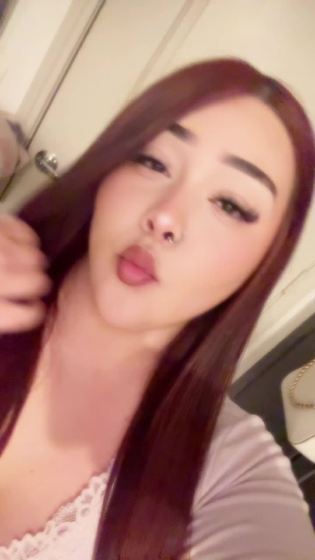@xos.elly