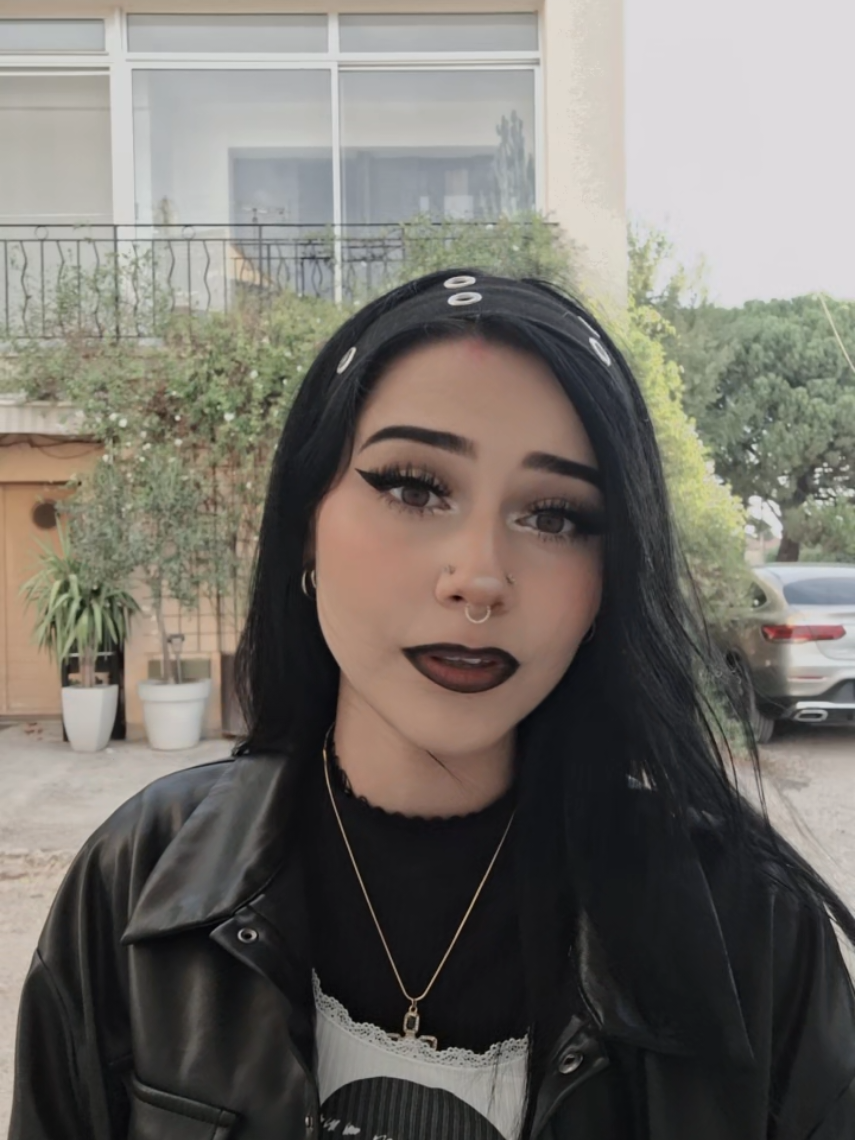 @☽✞𝕷𝖊𝖘𝖑𝒚✞☾