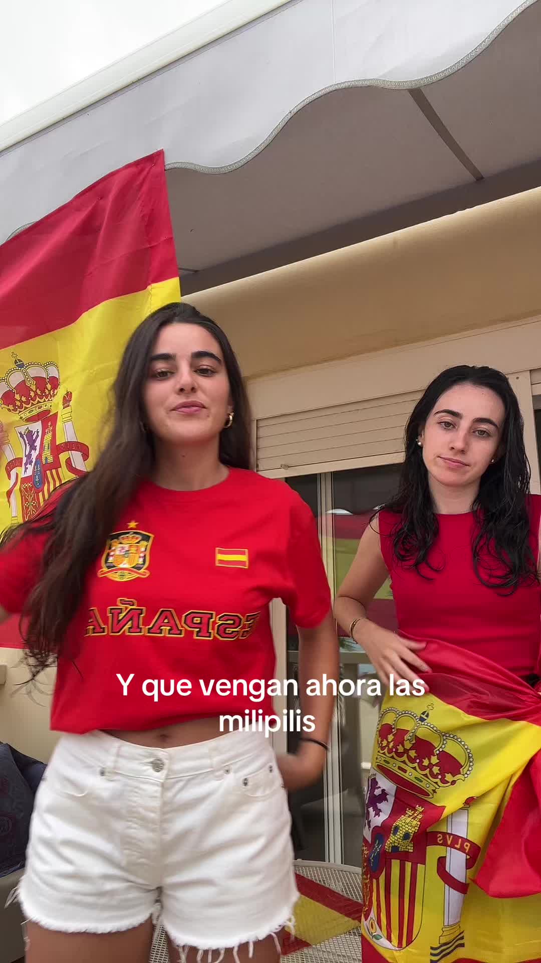 @elenaluugo