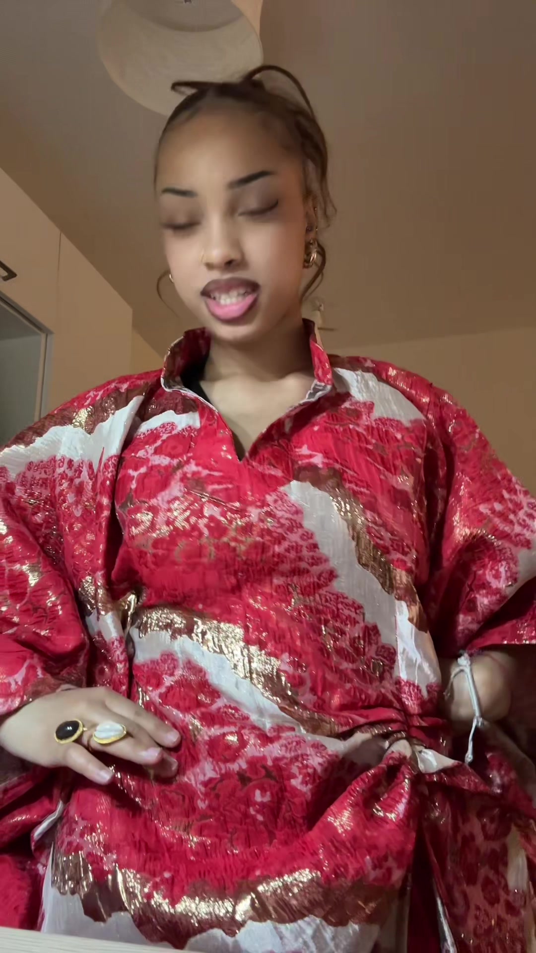 @A&iuml;cha.akss