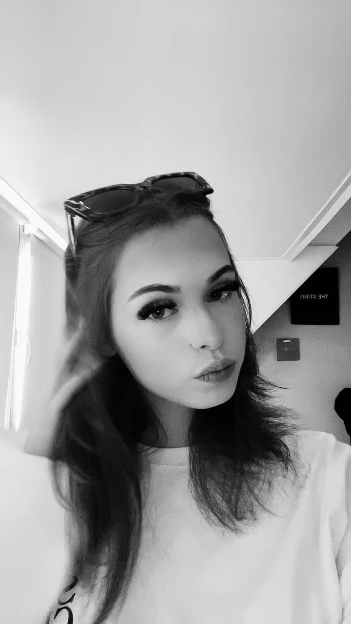 @𝒱𝓇𝒾ℯ𝒹𝒾𝓃𝓃ℯ𝓉𝒿ℯ𝓈ꨄ