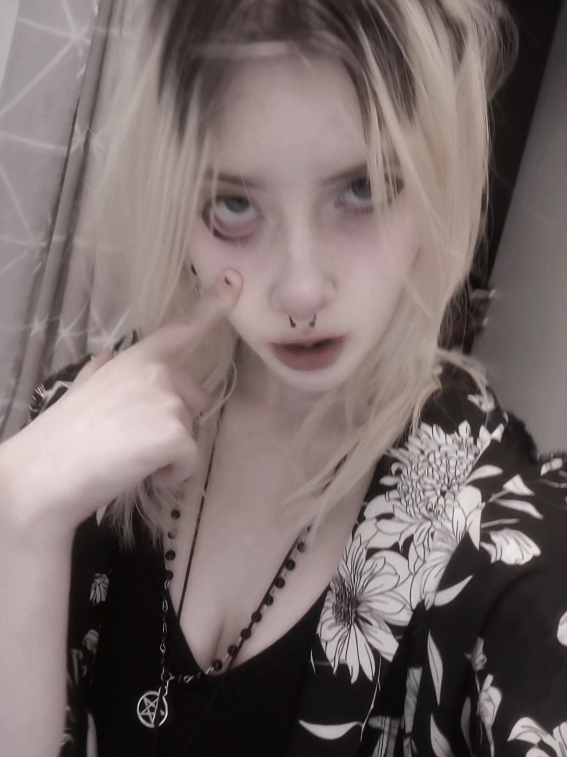 @(^^)