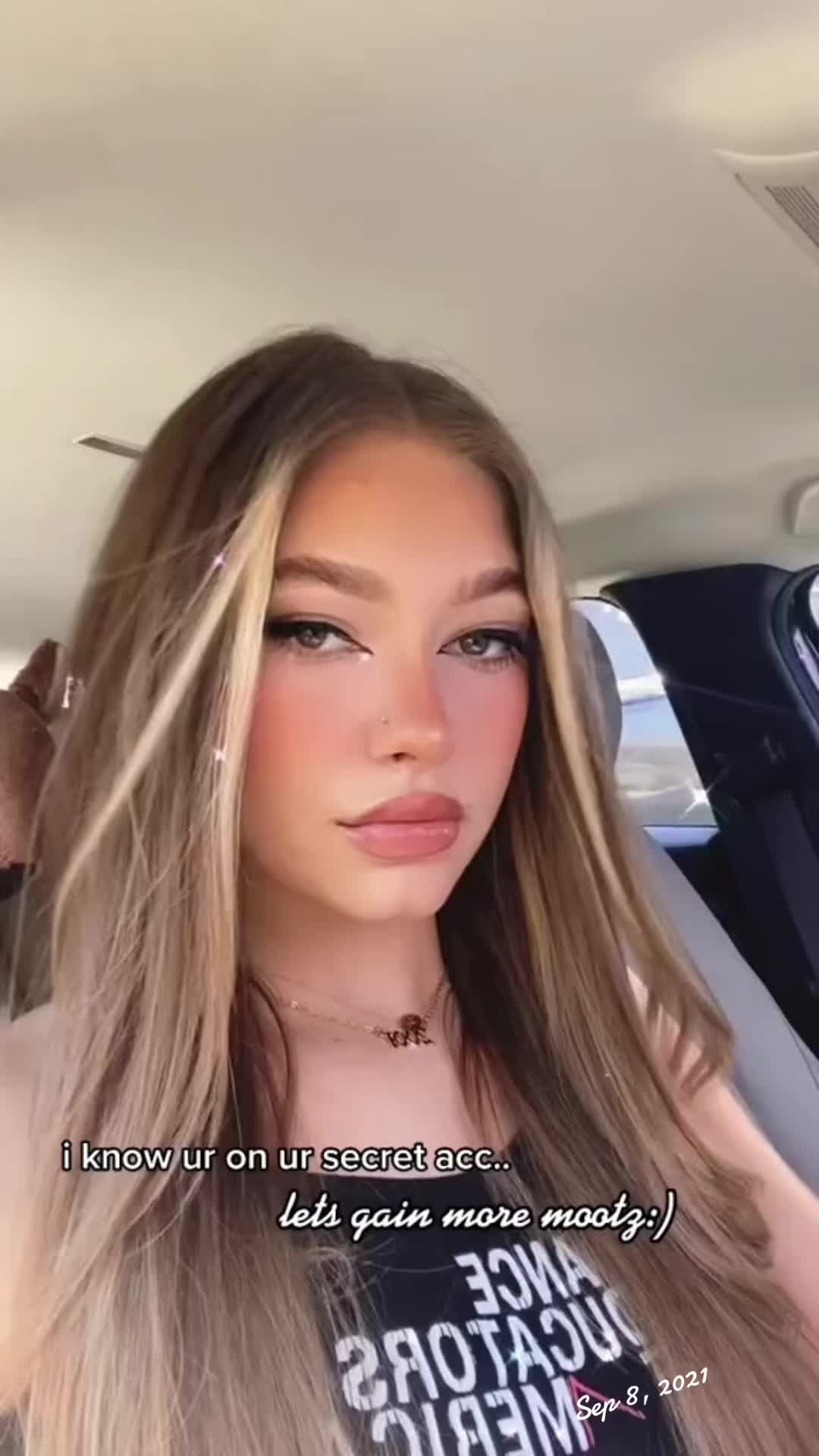 @Walmartgigiihadid