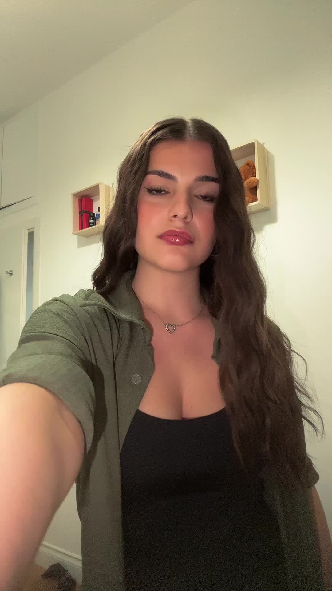 @elenabuzii