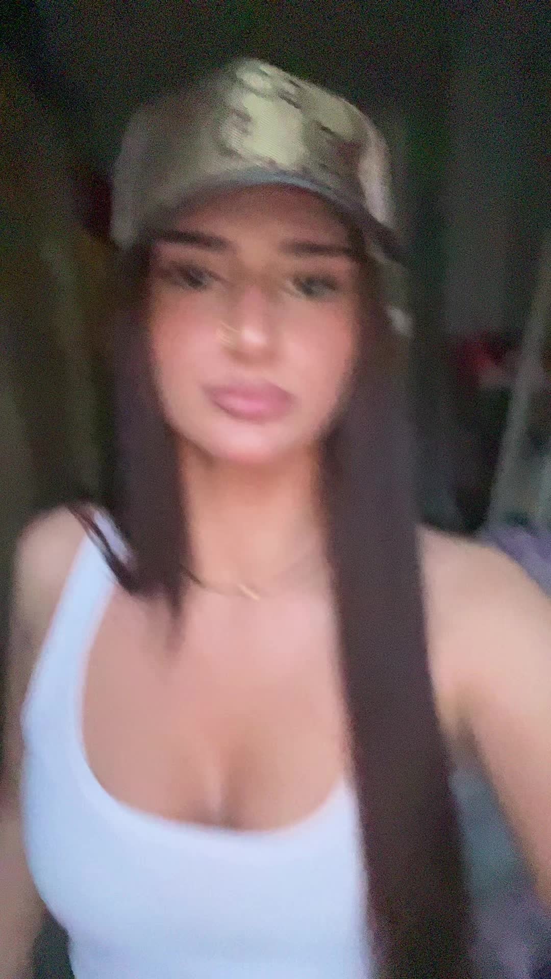 @⃟