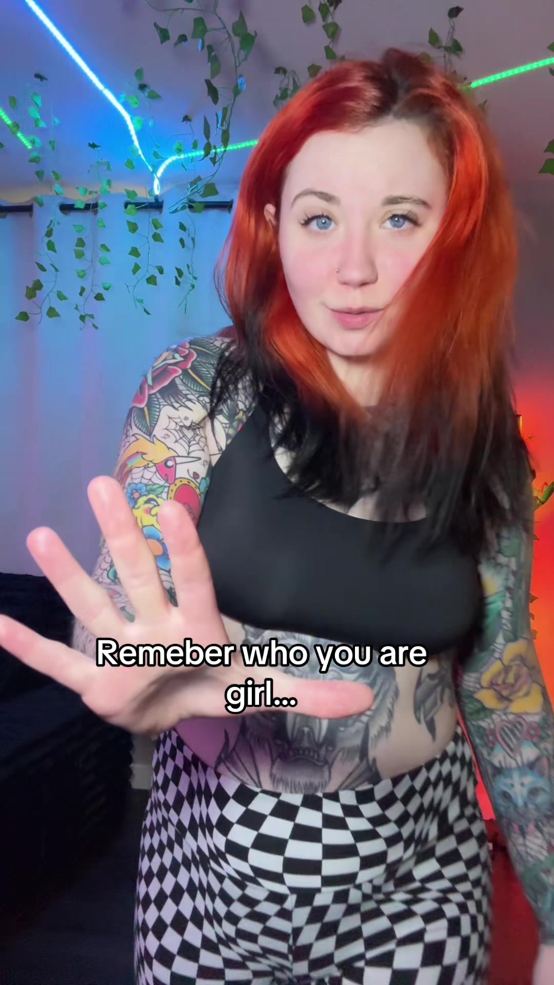 @Lainabearrknee