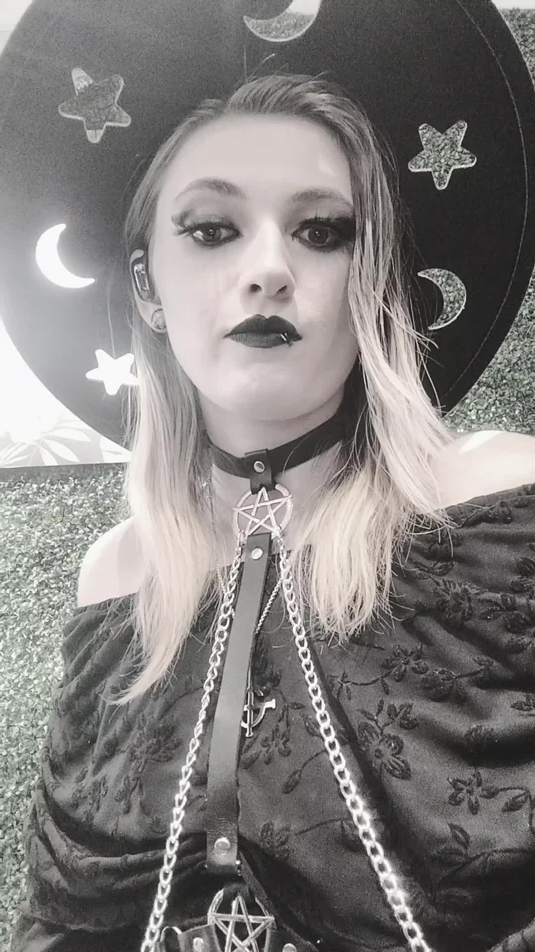 @Goth Mortician