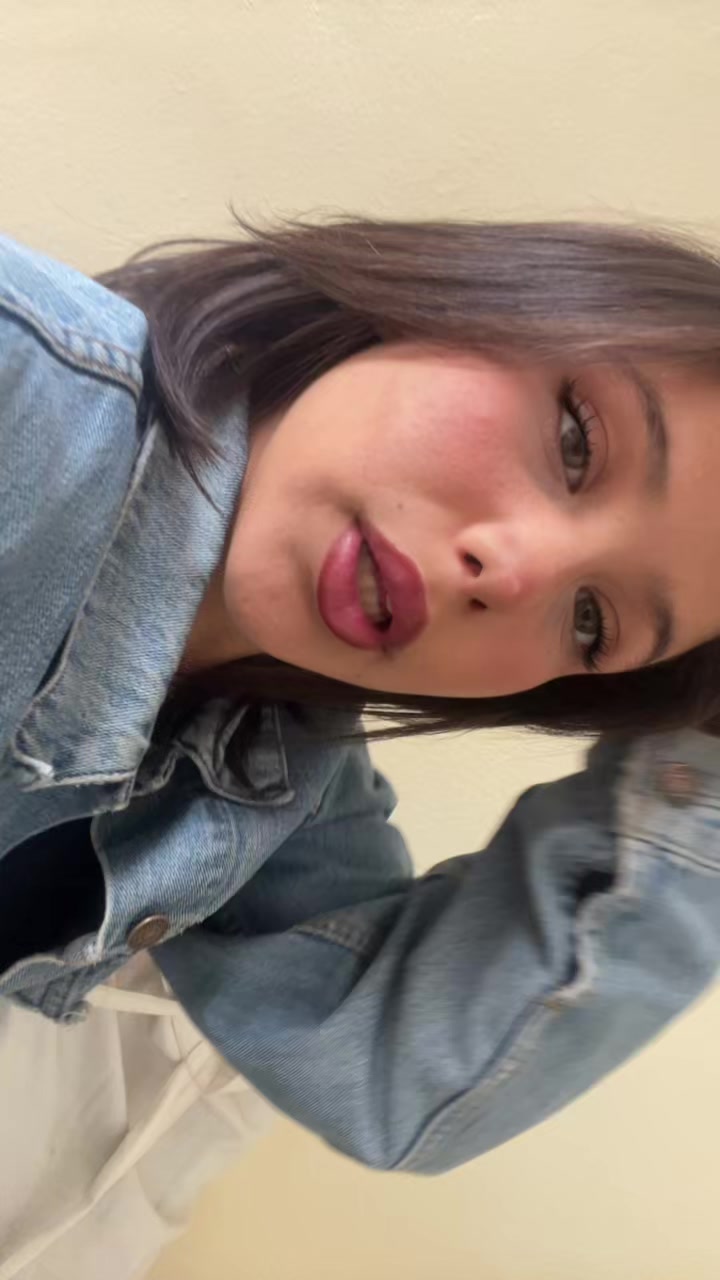 @𝐓