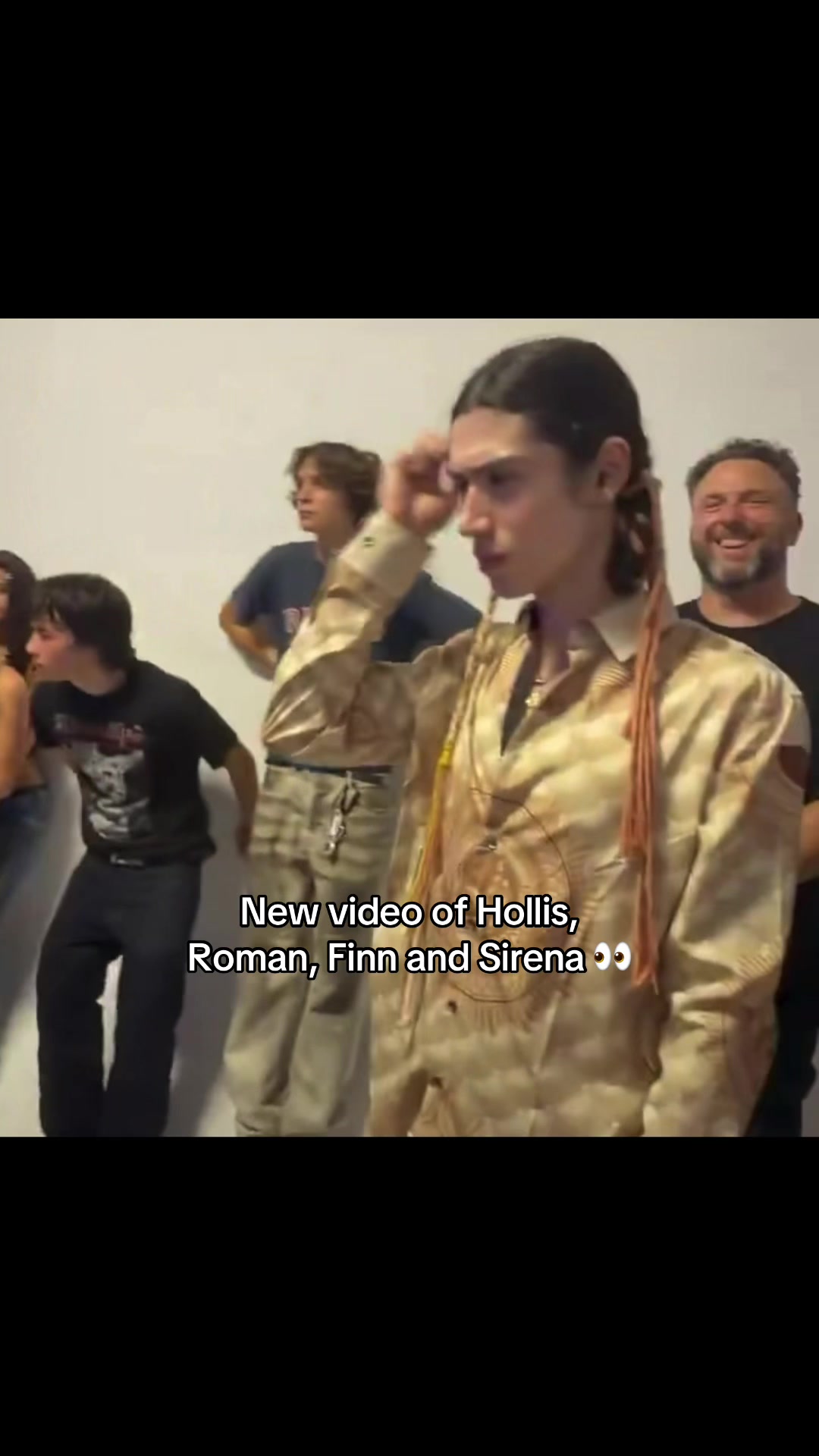 @2hollisstar