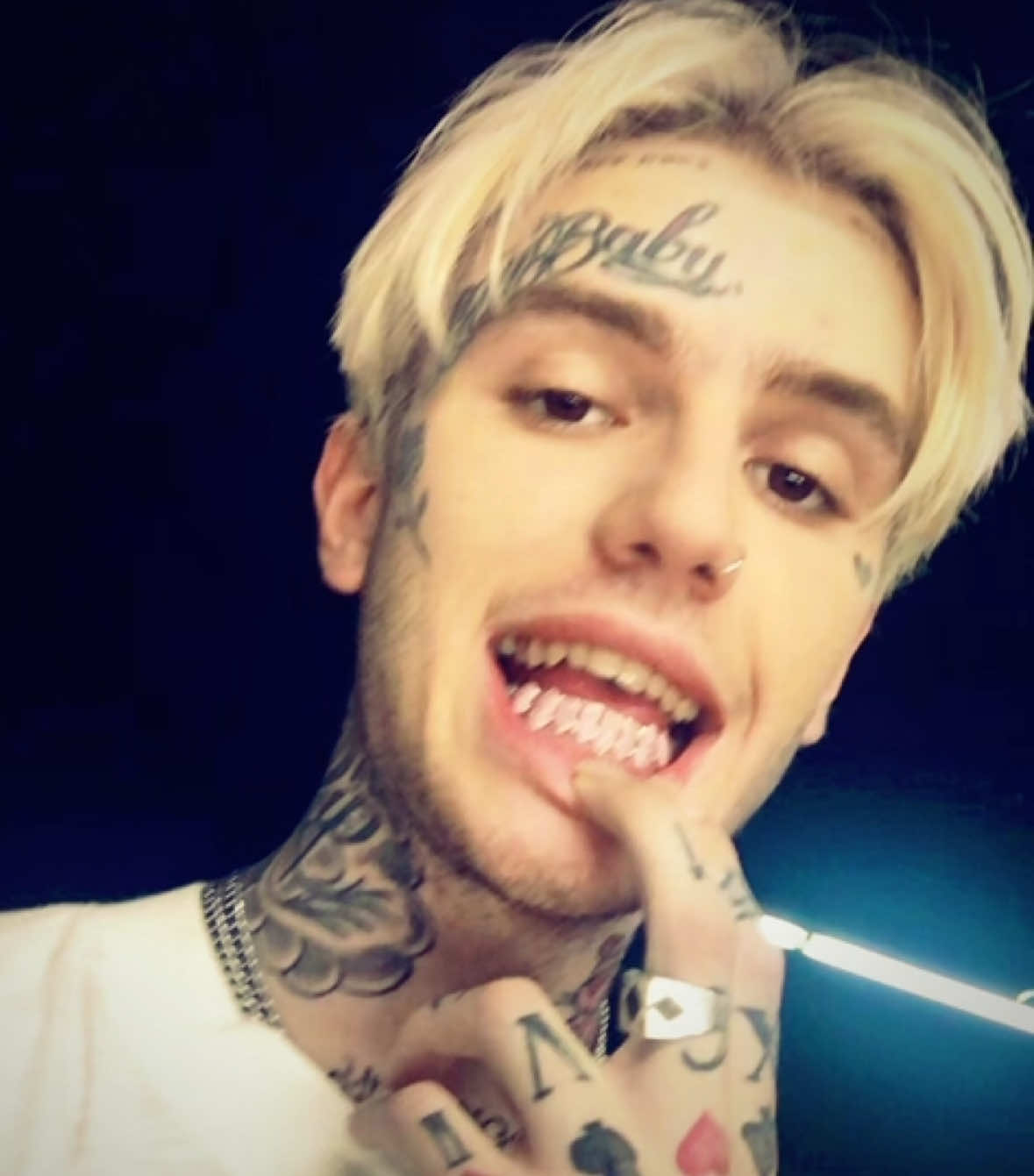 @✰