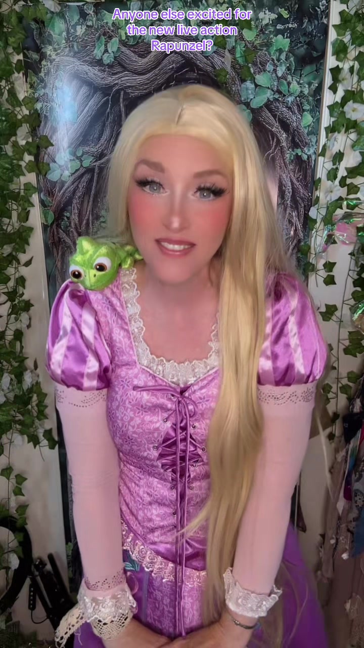 @Pixie_Scarlett