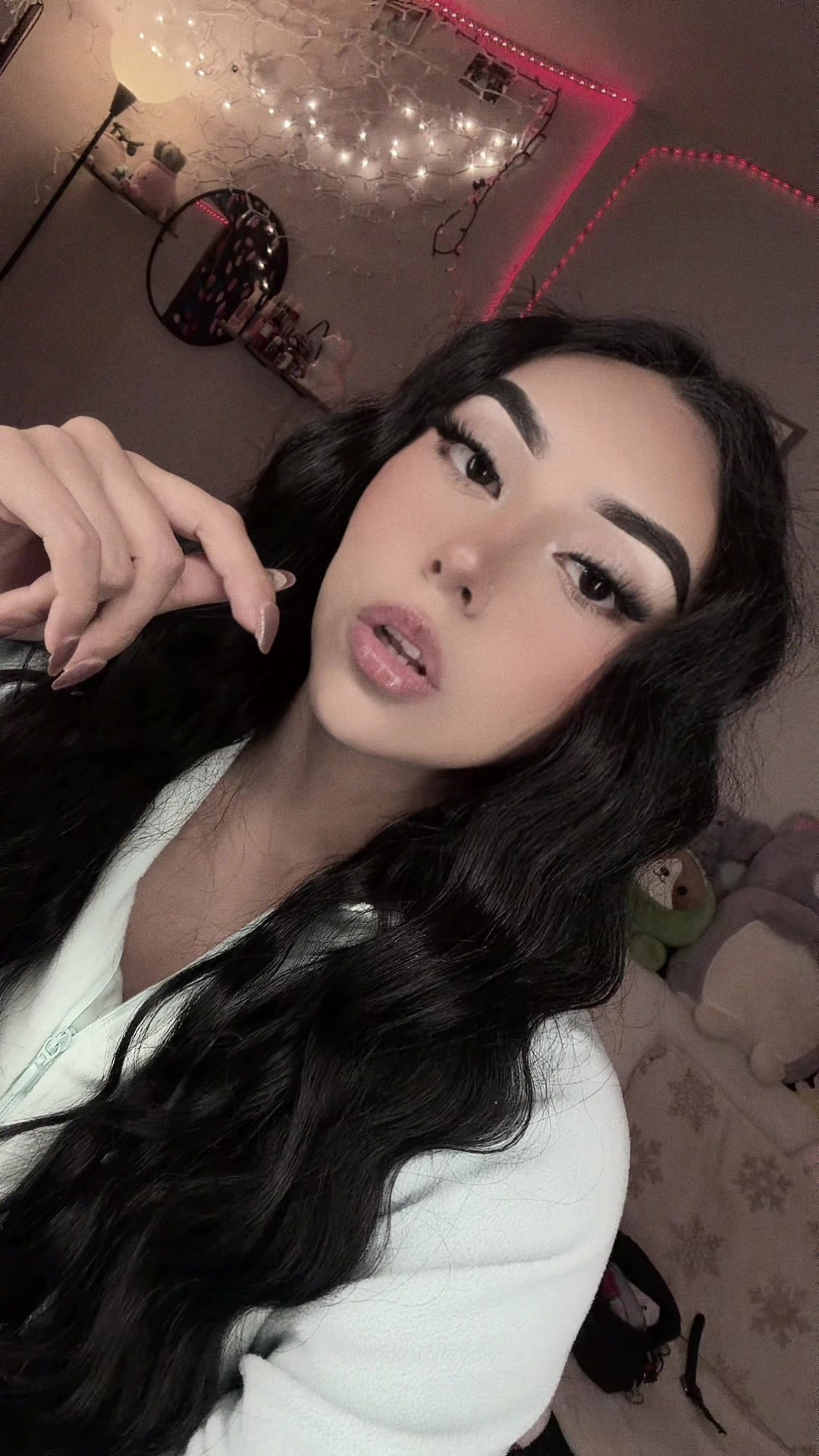 @Vaniafloresシ
