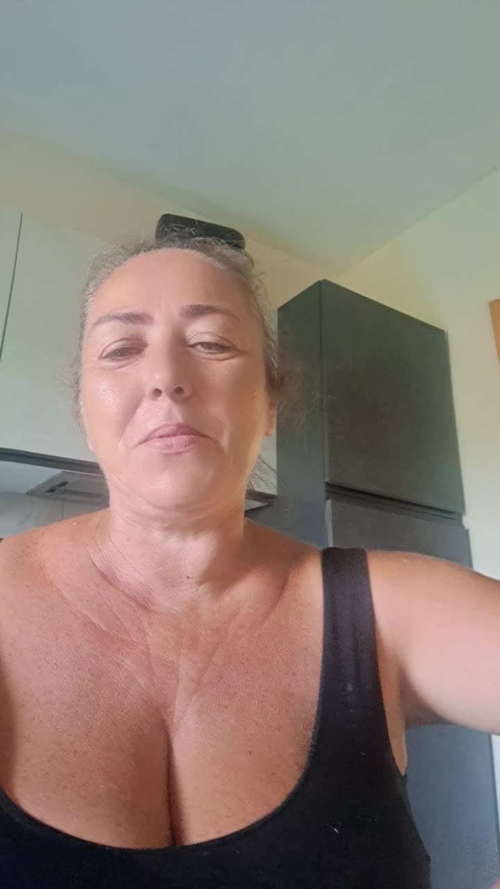 @Flora Guarino433