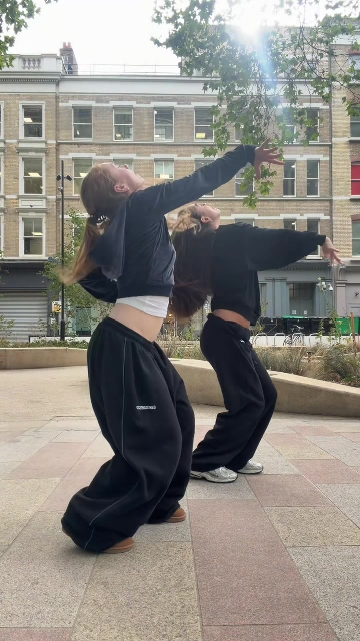 @keziamortimer
