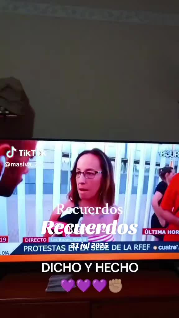 @Roja,atea y Feminista 💜