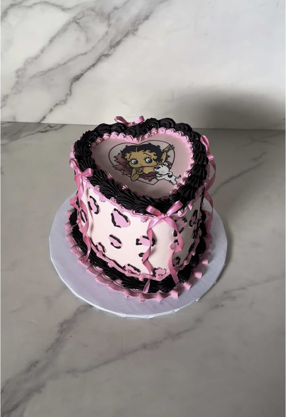 @luciaslovelycakes