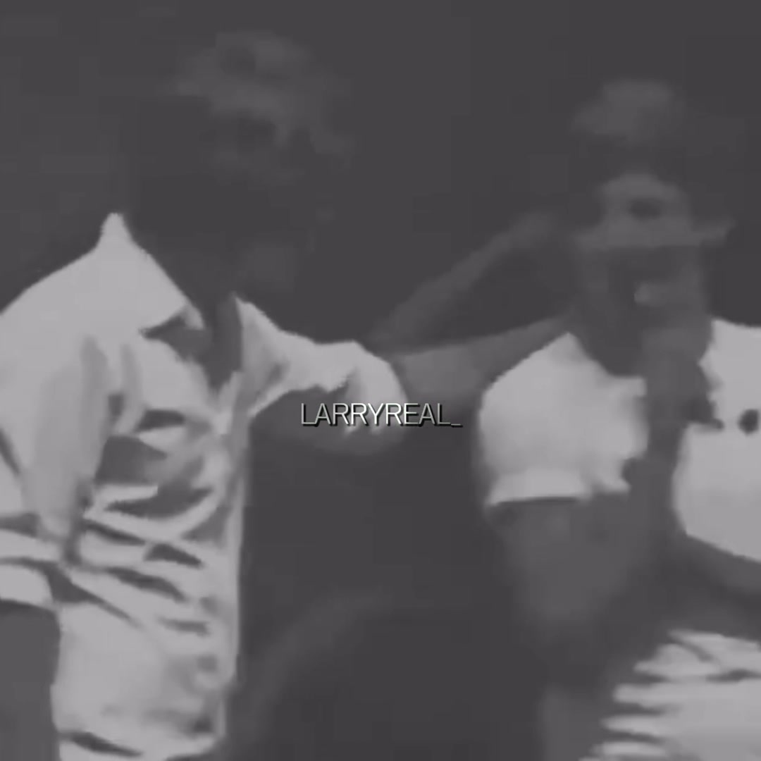 @Larry is real💚💙