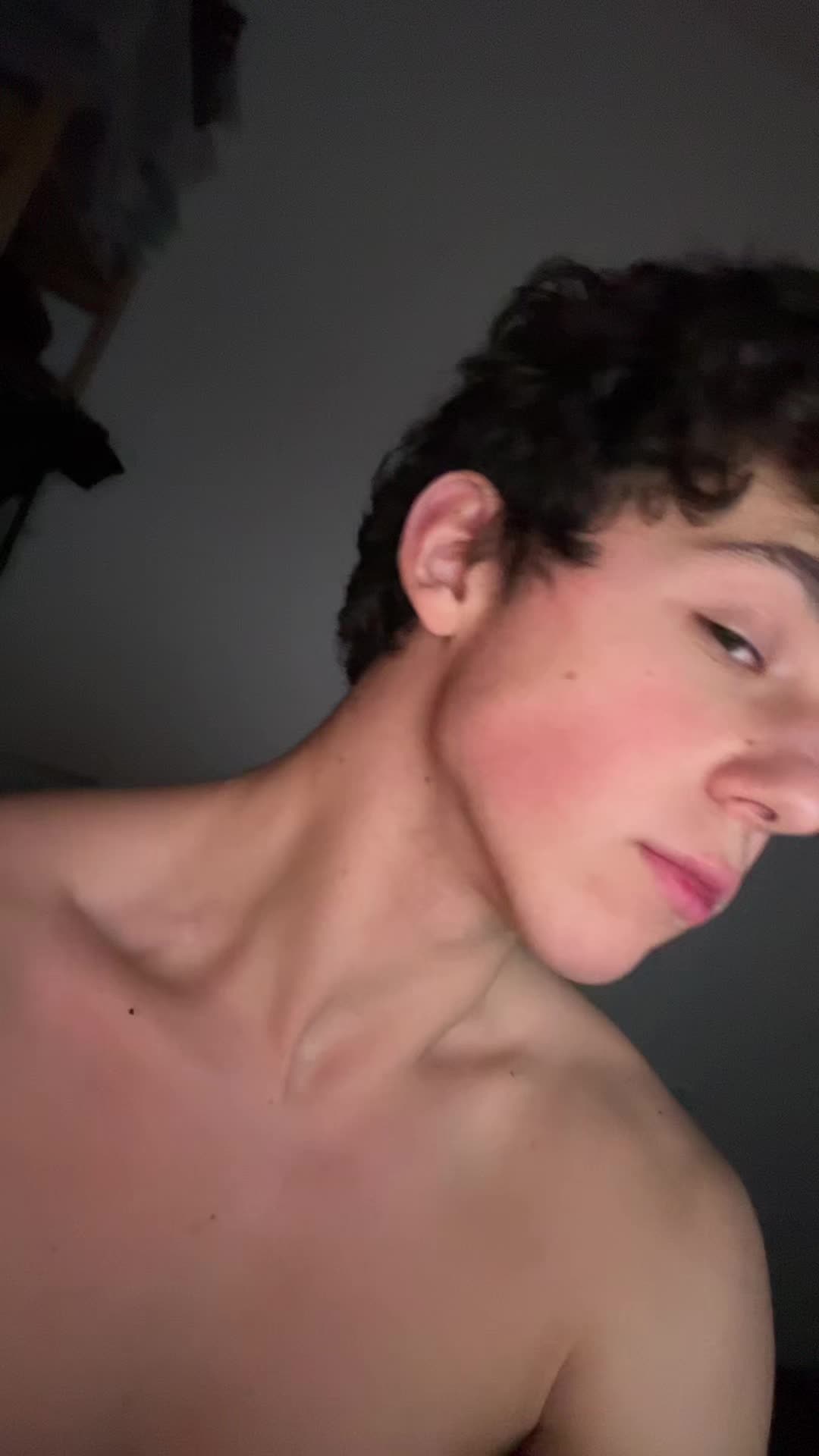 @🦦