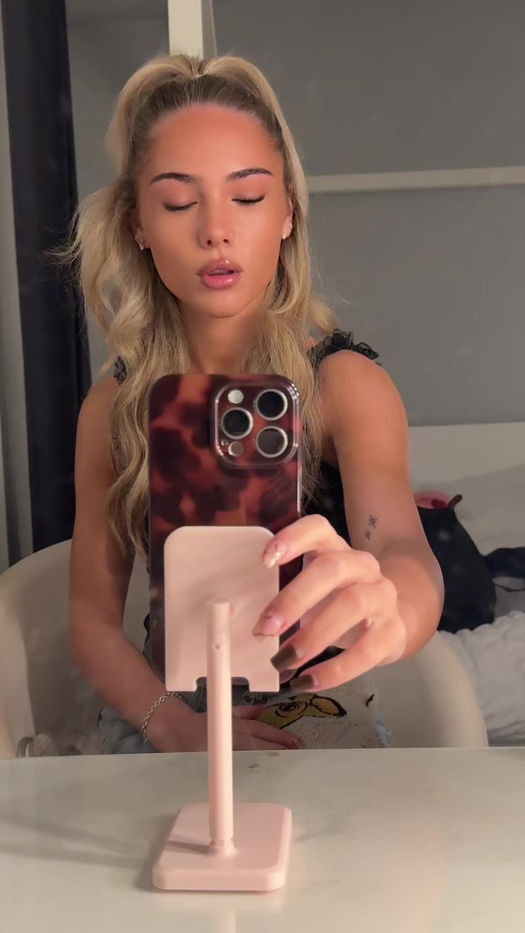 @⃟
