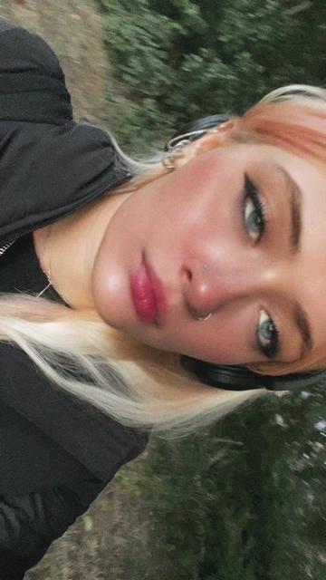 @𝕾𝖍𝖆𝖓𝖉𝖊𝖑𝖑𝖊🤍
