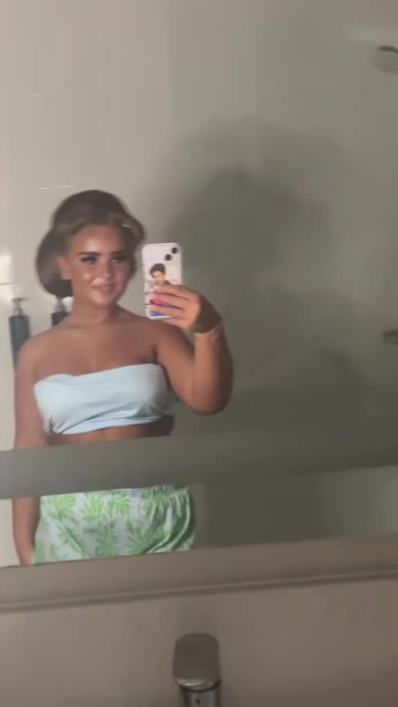 @•