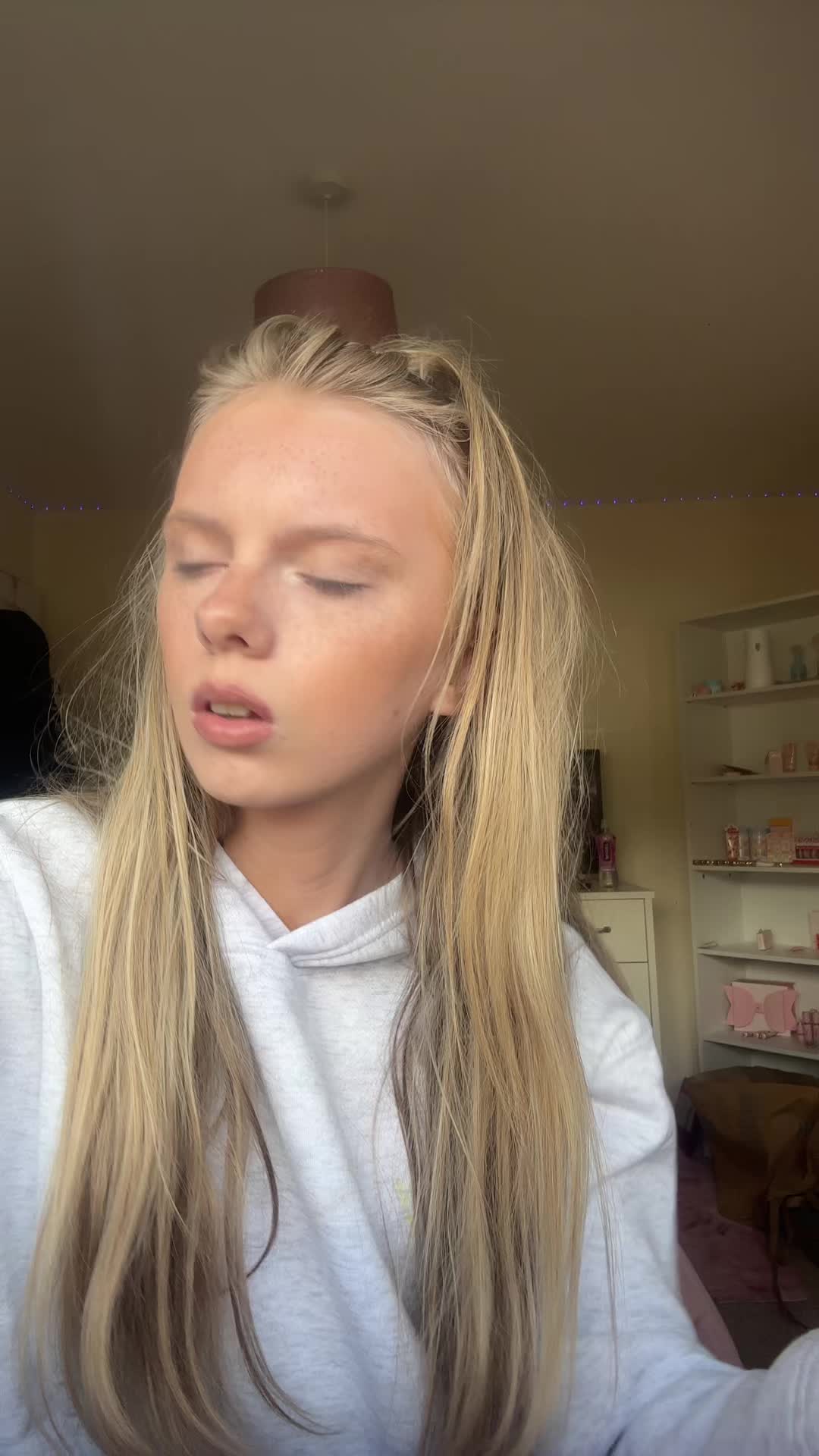 @𝐑𝐔𝐁𝐄𝐒𝐆𝐑𝐖𝐌🪩🌺