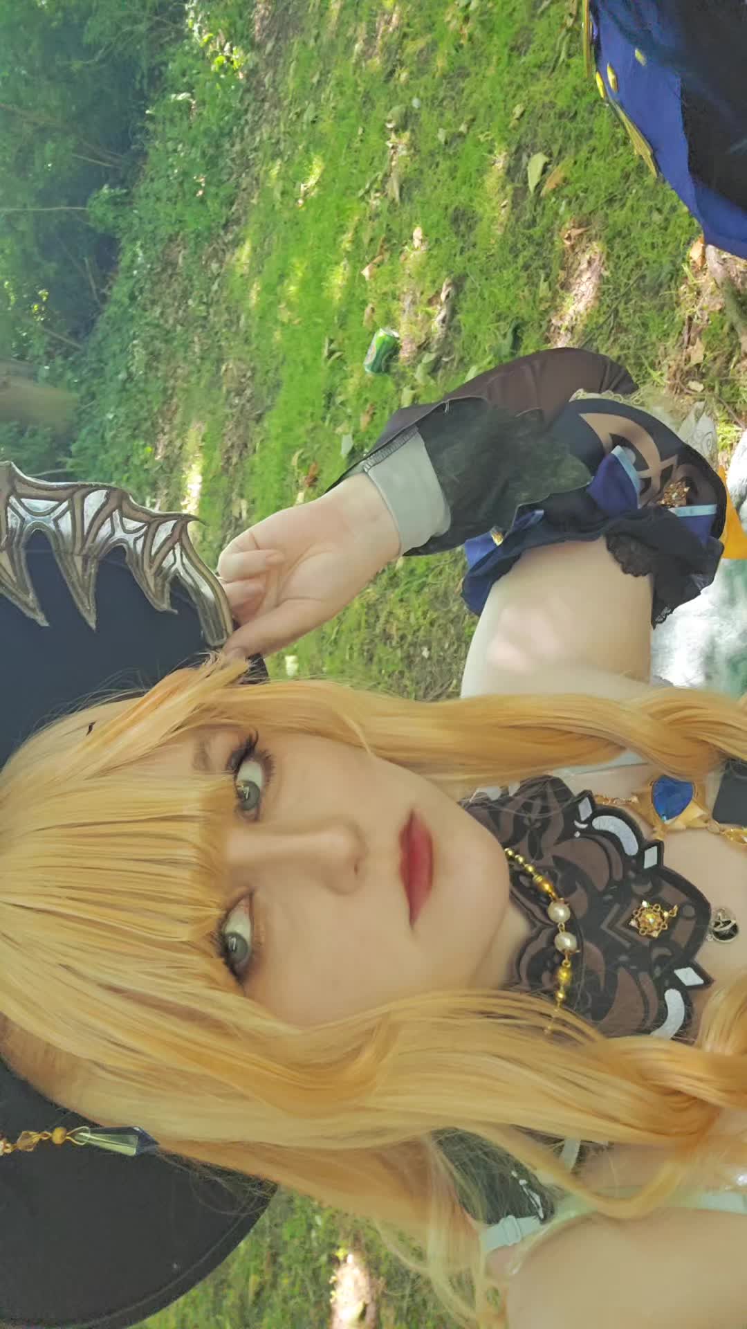@~{Cc}~