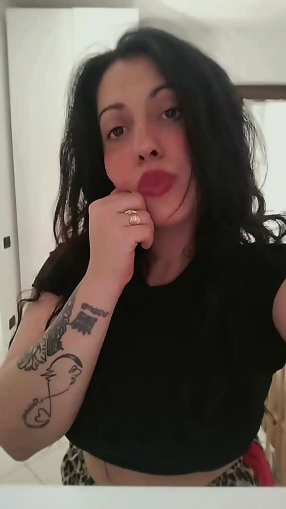 @• Rossella