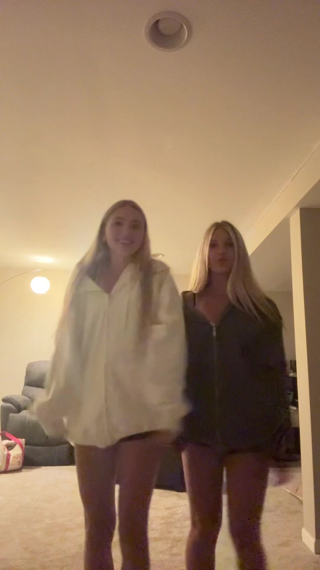 @👯