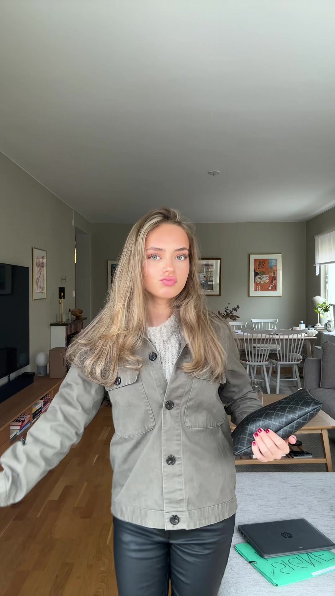 @𝒮