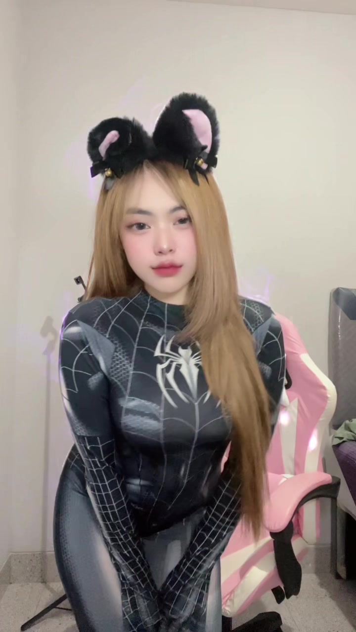 @_ayang9