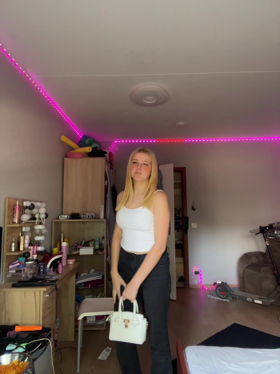 @𝐙𝐨𝐞