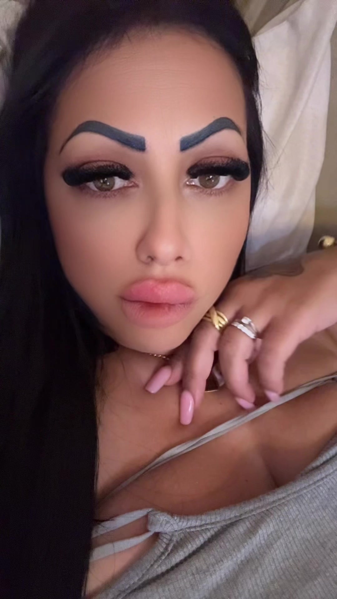 @𝓒𝓸𝓷𝓬𝔂 𝓜𝓲𝓬𝓱𝓲💘