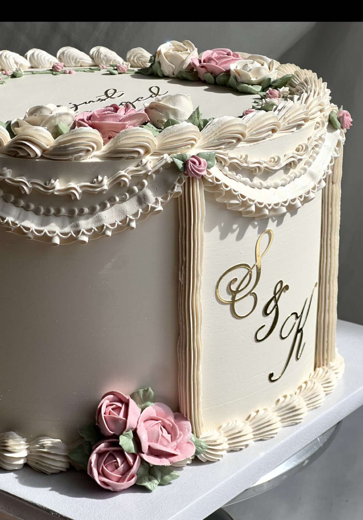 @KutiwaCakes