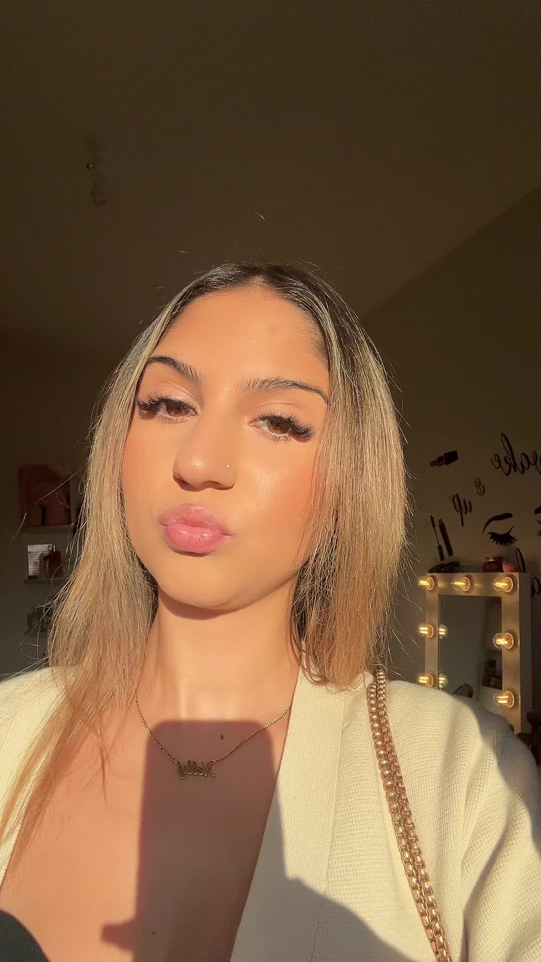 @𝒩