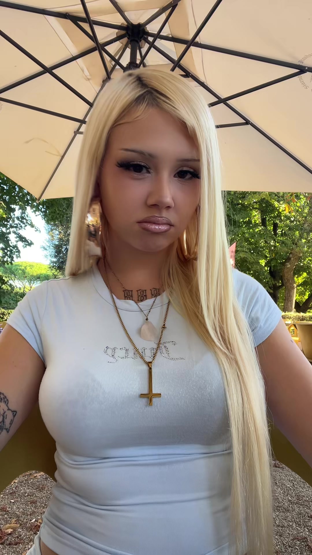 @888