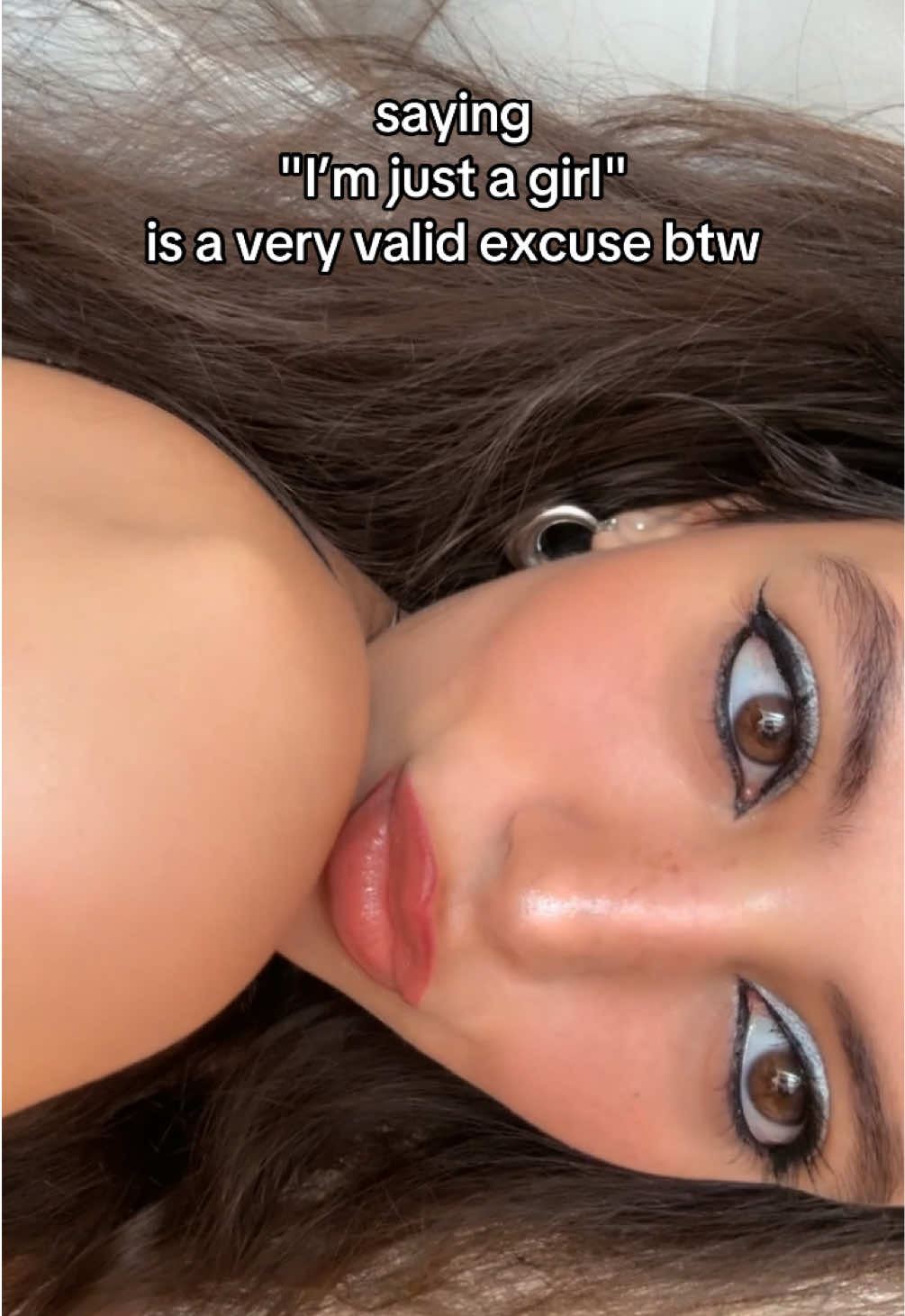 @Brunette bombshell