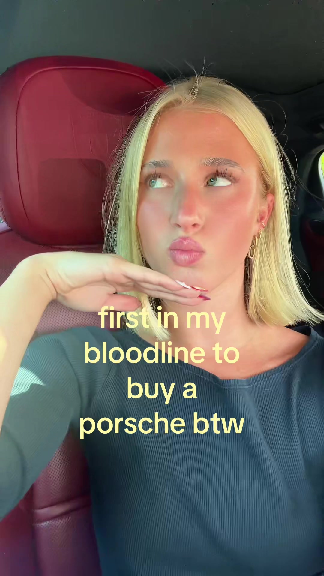 @theelliebarker
