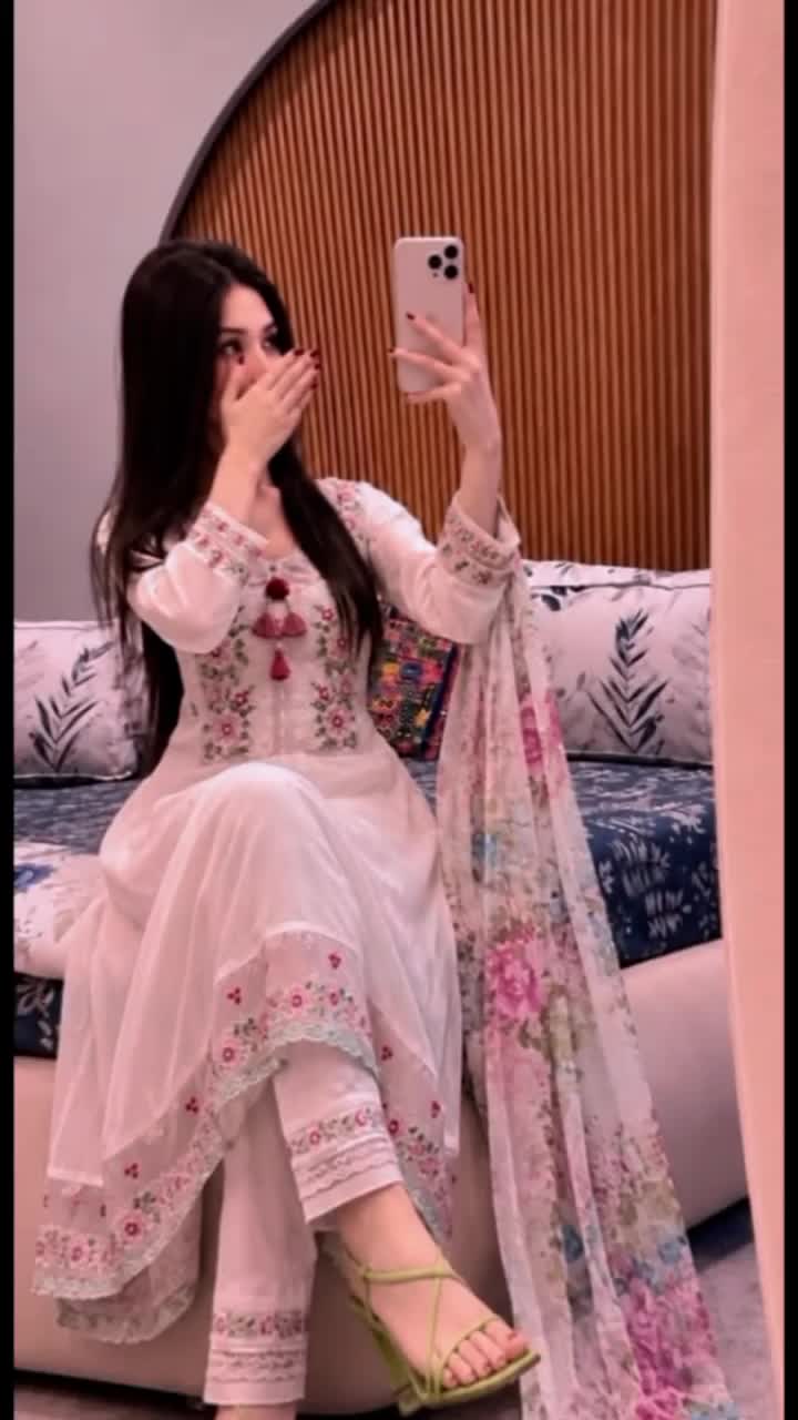 @𝐑𝐚𝐣𝐩𝐨𝐨𝐭 𝐐𝐮𝐞𝐞𝐧