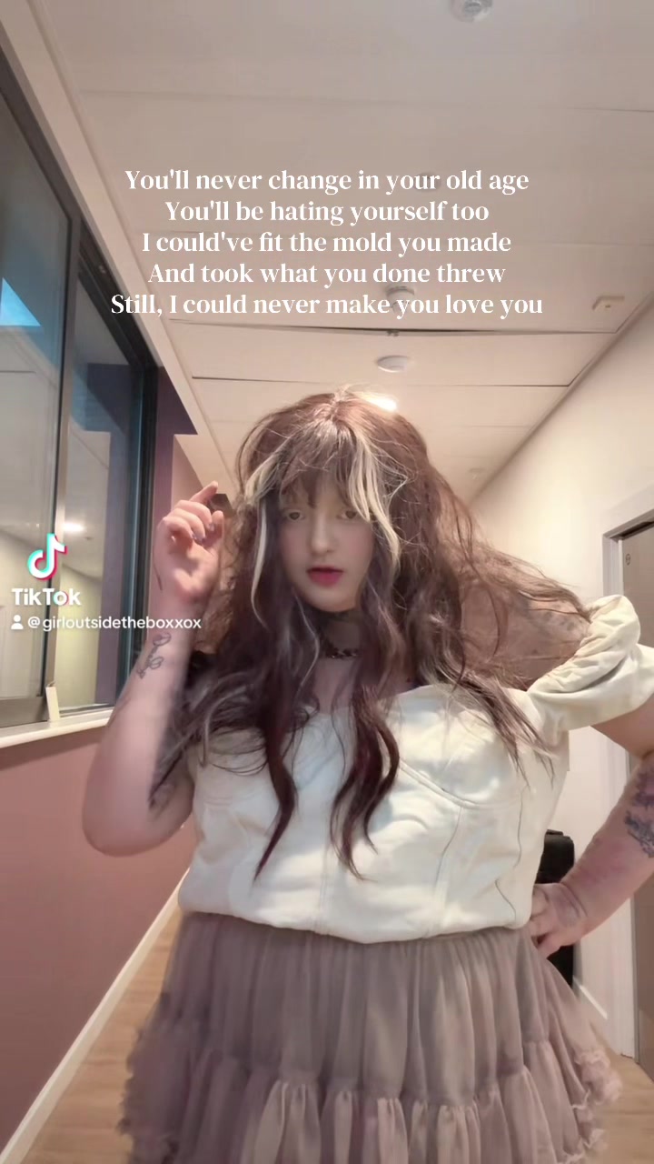 @girloutsidetheboxxox
