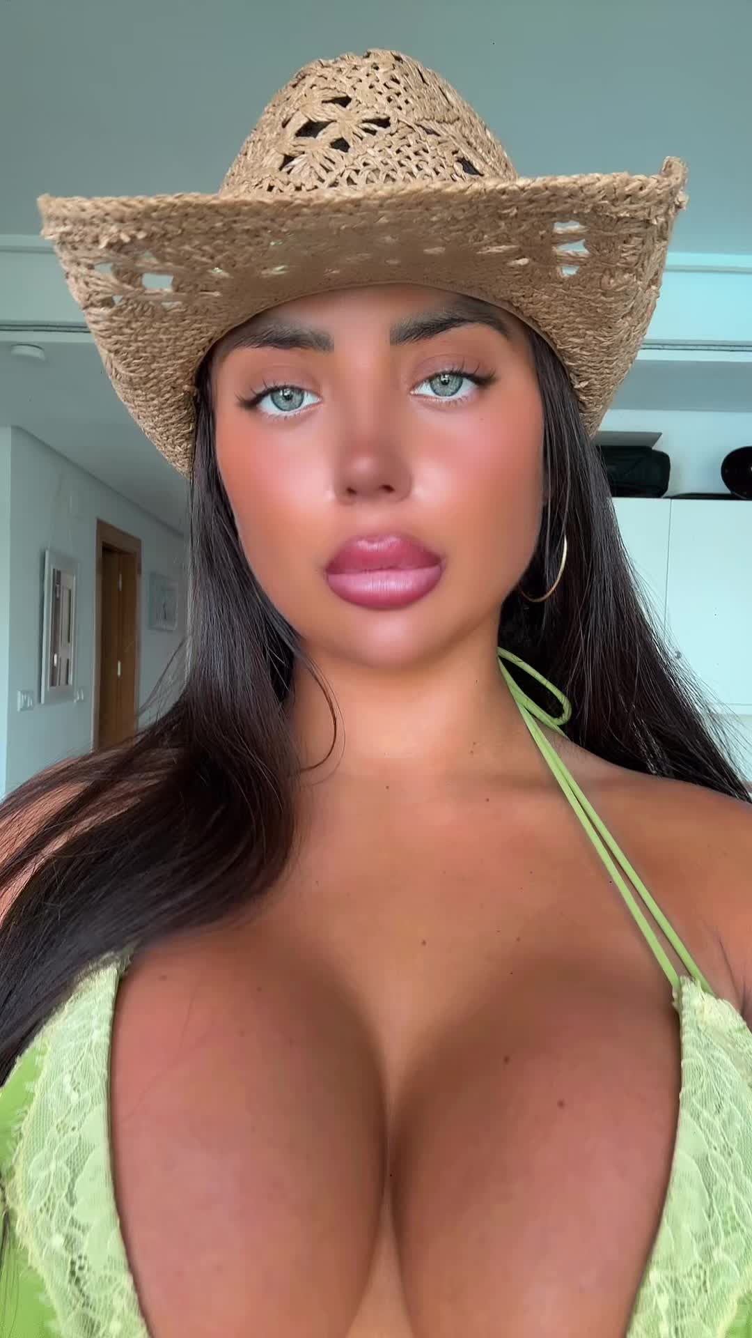 @elliethorpex