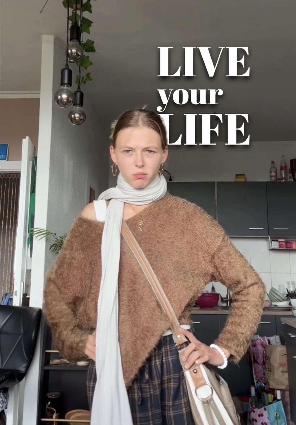 @𝐸𝑚𝑠