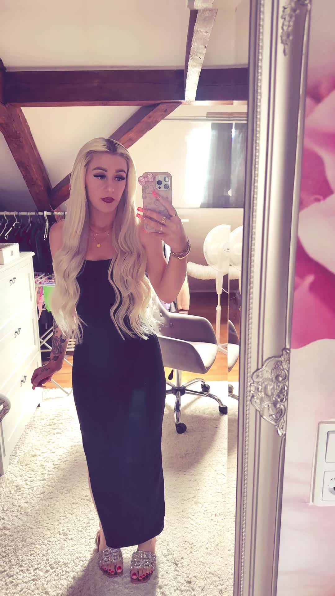 @J1na_J1na_Official_